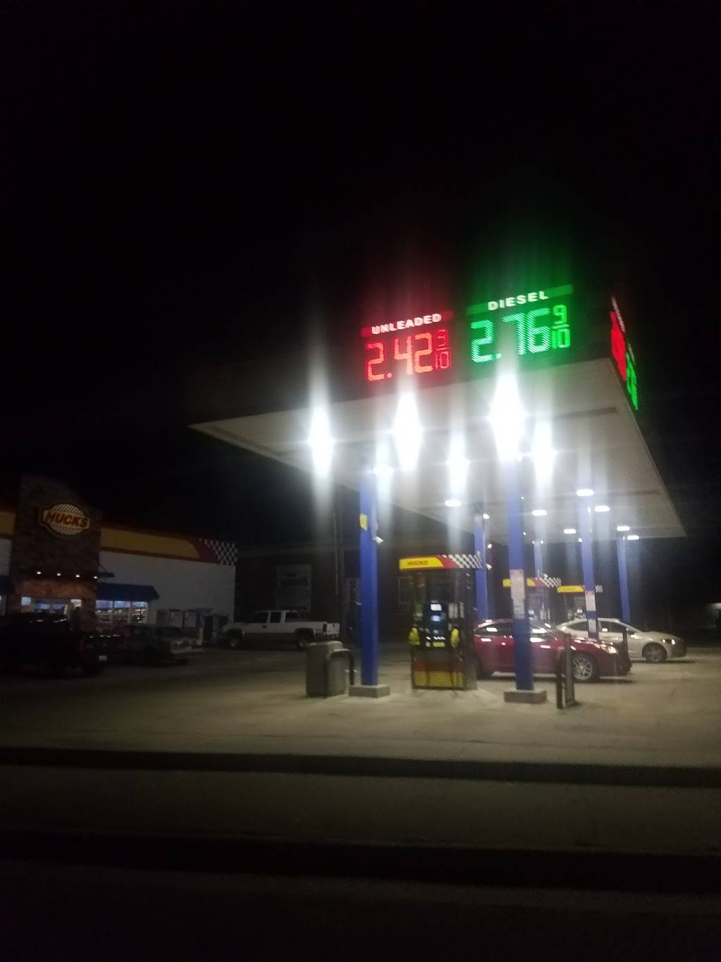 Hucks Food and Fuel | restaurant | 501 Madison Ave, Charleston, IL 61920, USA | 2173459782 OR +1 217-345-9782