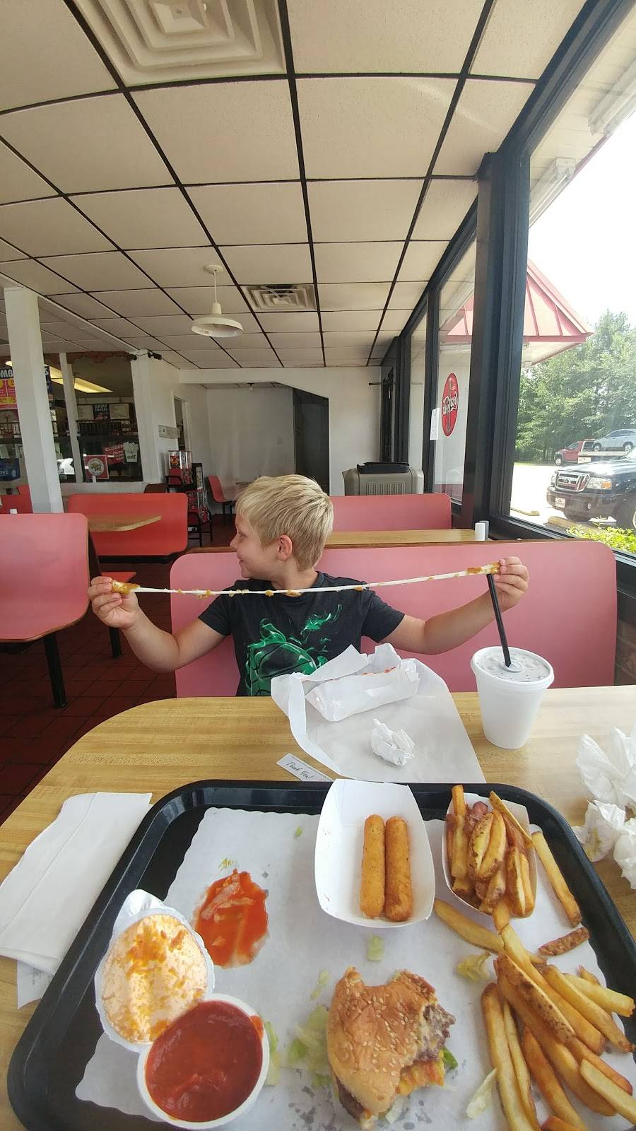 Dairy Freeze Restaurant | restaurant | 1268 N Main St, Lillington, NC 27546, USA | 9108934128 OR +1 910-893-4128