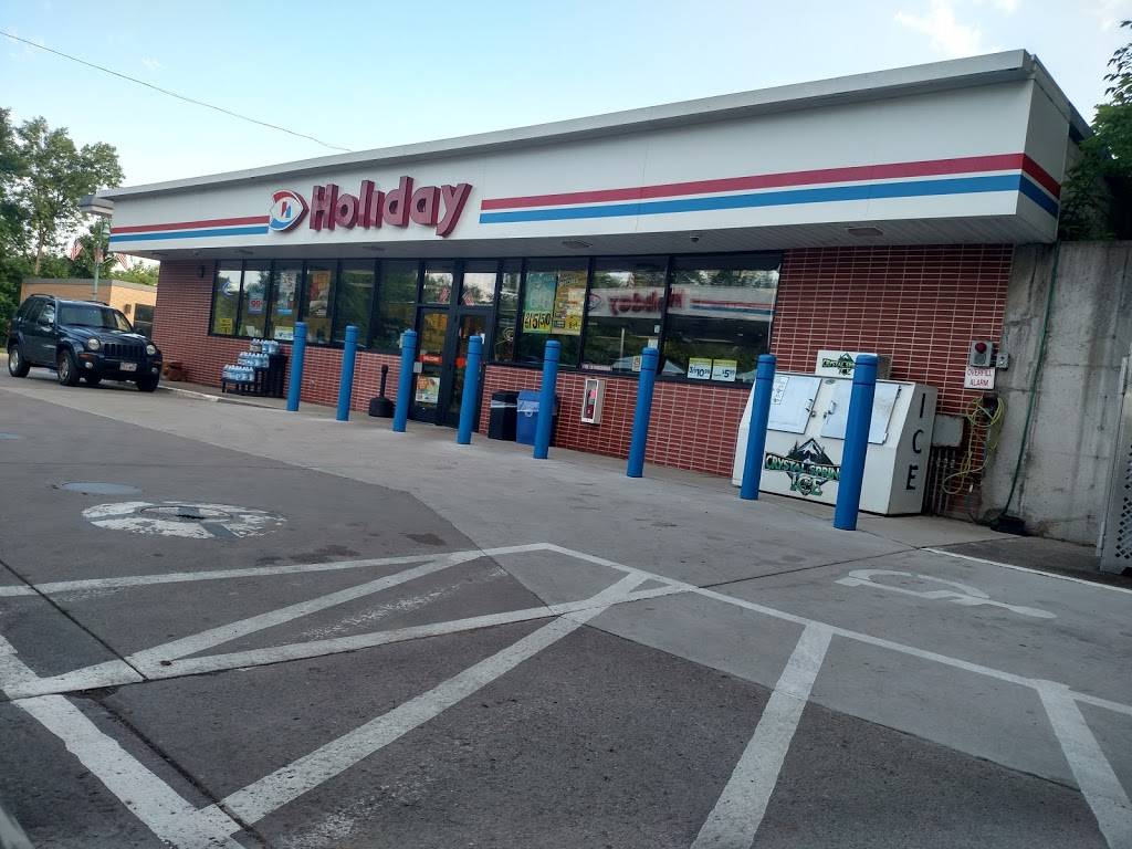 Holiday Stationstores | cafe | 202 S Washington St, St Croix Falls, WI 54024, USA | 7154833237 OR +1 715-483-3237