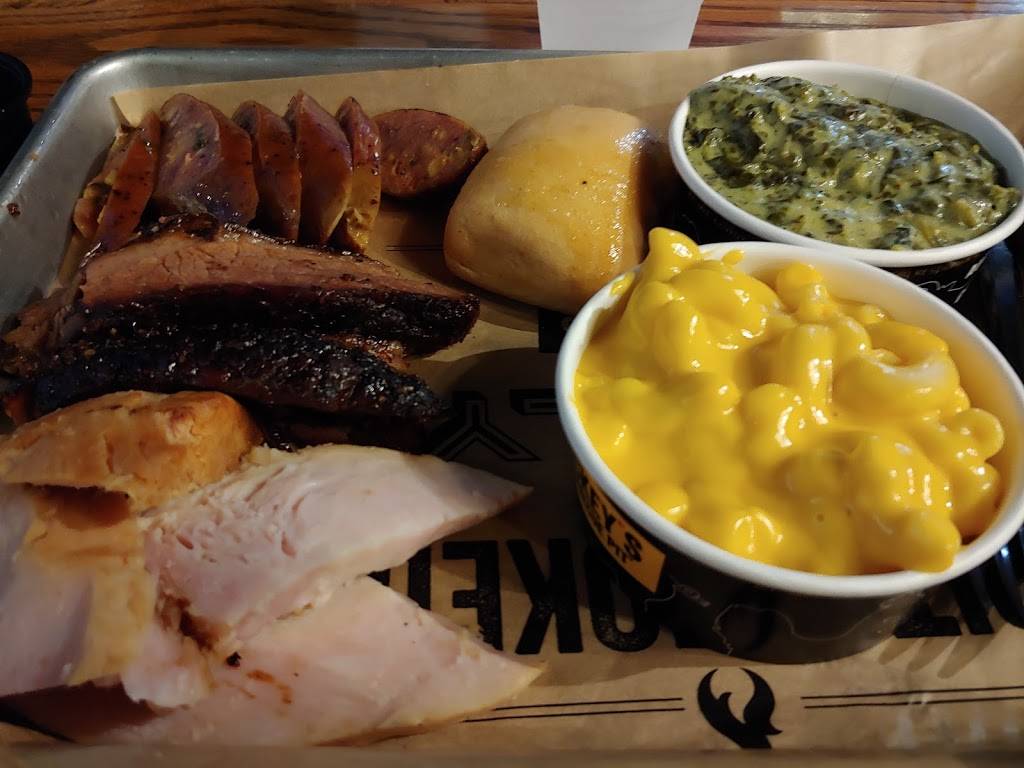 Dickeys Barbecue Pit | restaurant | 3915 Britton Pkwy, Hilliard, OH 43026, USA | 6147774020 OR +1 614-777-4020