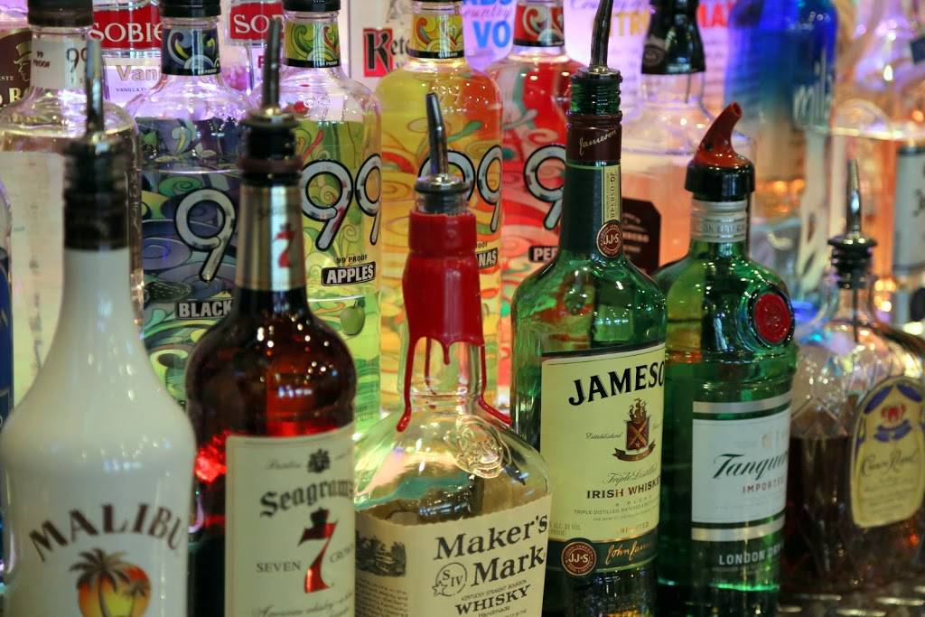 Litl Bit Bar & Grill | restaurant | 3620 35th Ave, Evans, CO 80620, USA | 9705060301 OR +1 970-506-0301