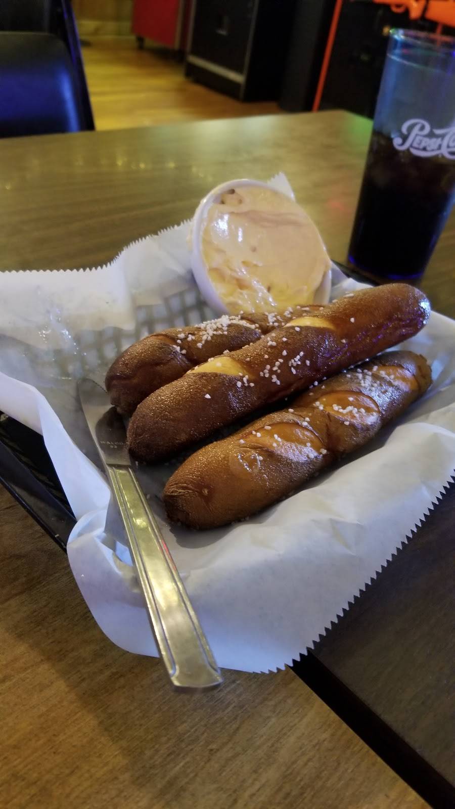 Buds Pizza | restaurant | 6 S Main St, Minster, OH 45865, USA | 4196283518 OR +1 419-628-3518