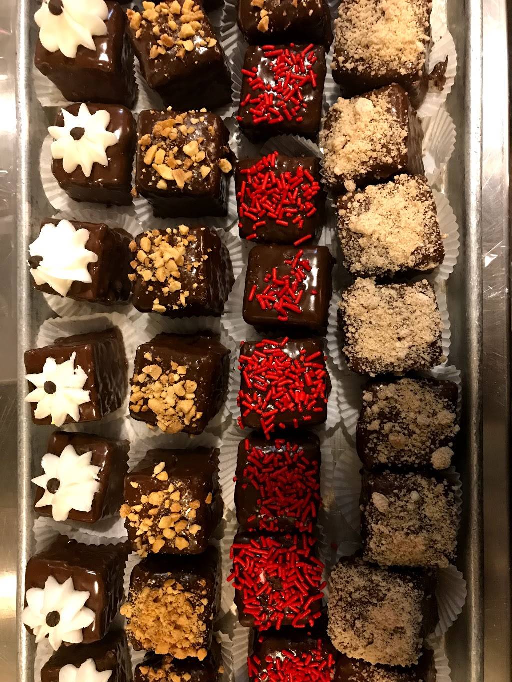 Lipkins Bakery | bakery | 8013 Castor Ave, Philadelphia, PA 19152, USA | 2153423005 OR +1 215-342-3005