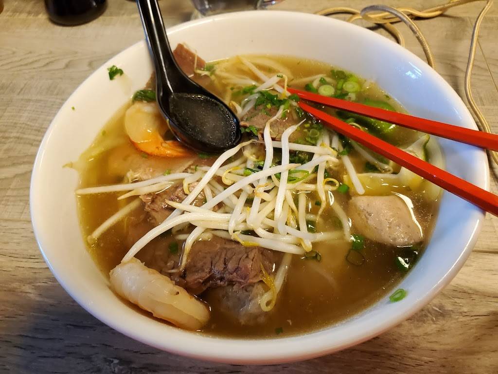 Ramen vs Pho | restaurant | 3747 W Shaw Ave, Fresno, CA 93711, USA | 5598402840 OR +1 559-840-2840