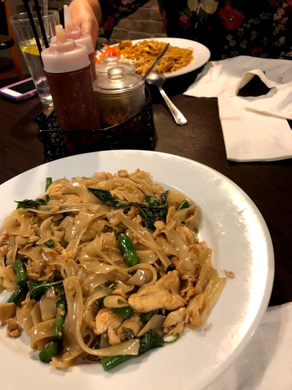 Chada Thai | restaurant | 1335 E Whitestone Blvd, Cedar Park, TX 78613, USA | 5122604165 OR +1 512-260-4165