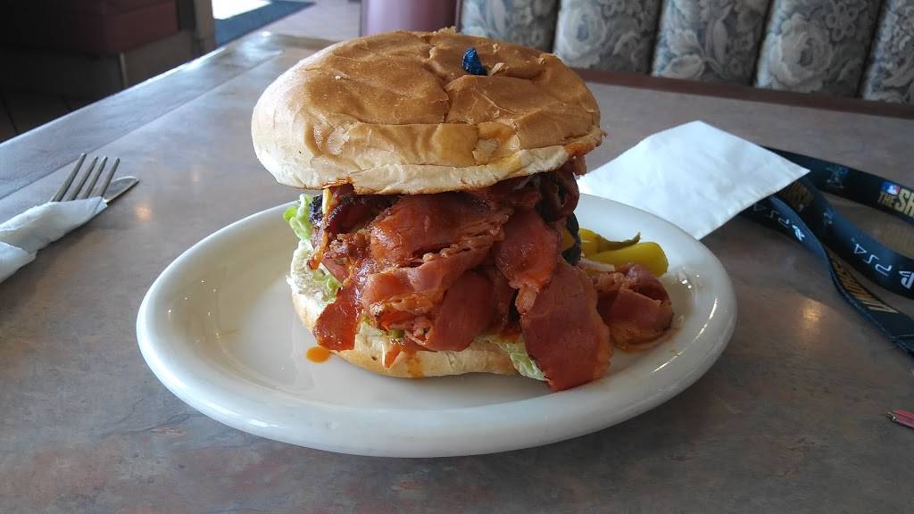 Toms Burgers 21 | restaurant | 14084 Amargosa Rd, Victorville, CA 92392, USA | 7602417770 OR +1 760-241-7770