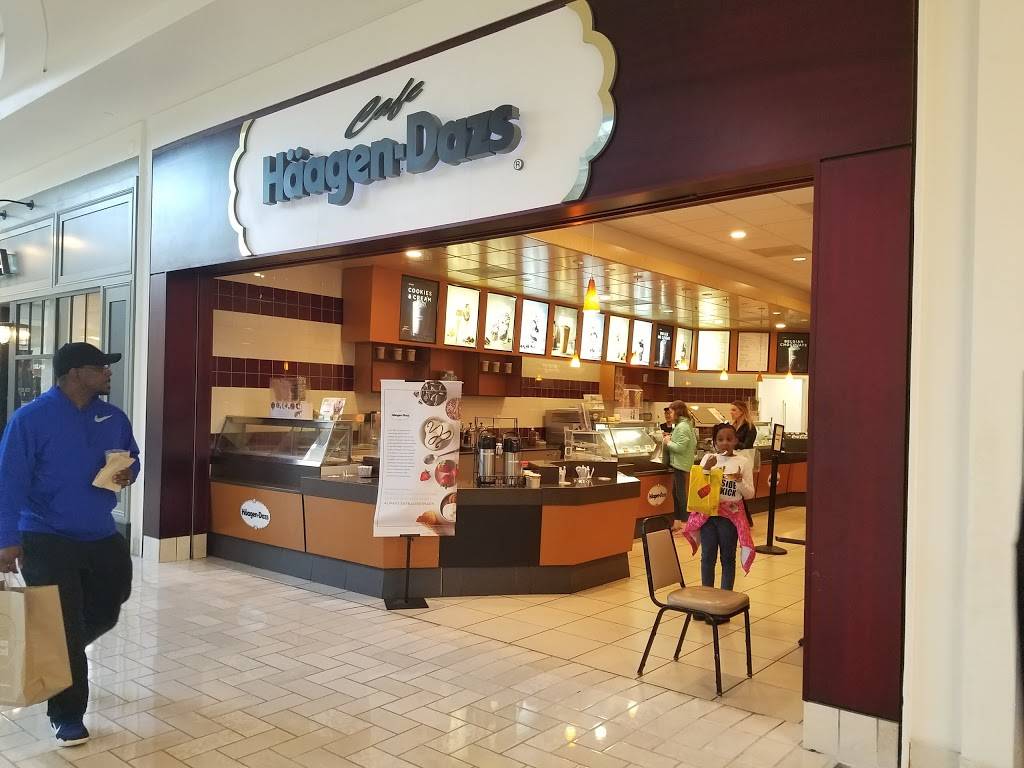 Häagen-Dazs | restaurant | 1961 Chain Bridge Rd, McLean, VA 22102, USA | 7037120882 OR +1 703-712-0882