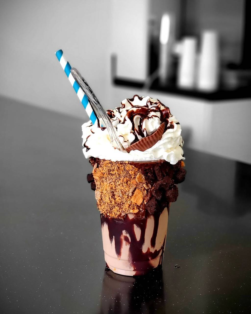 Joury Ice Cream & Cafe | cafe | 457 Avalon Park S Blvd #200, Orlando, FL 32828, USA | 3218044957 OR +1 321-804-4957