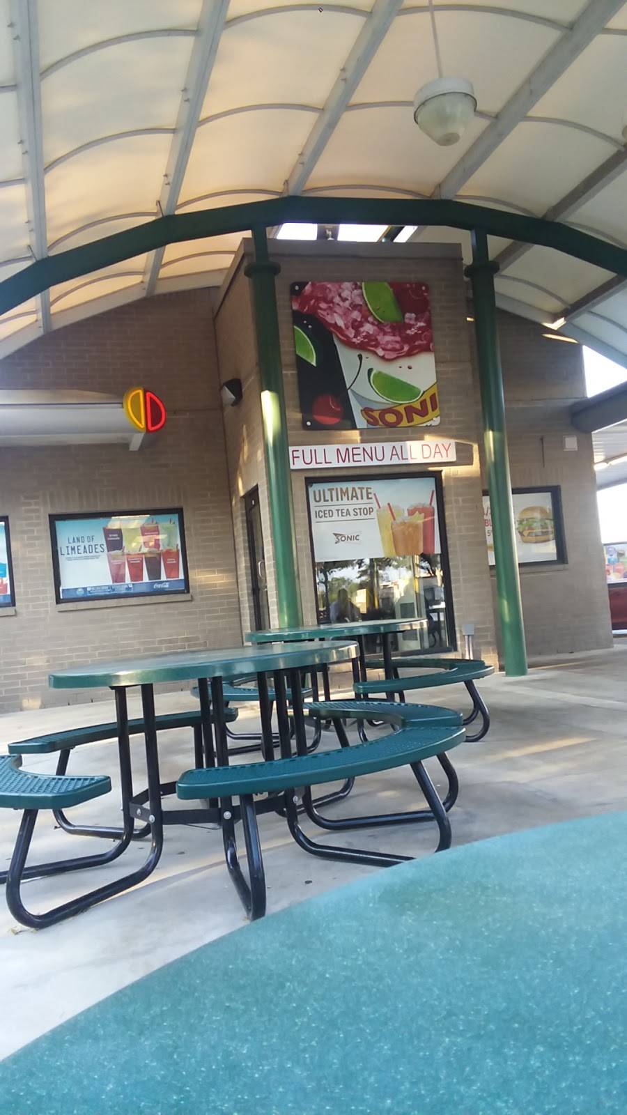 Sonic Drive-In | restaurant | 4623, I-35, San Antonio, TX 78225, USA | 2109219312 OR +1 210-921-9312