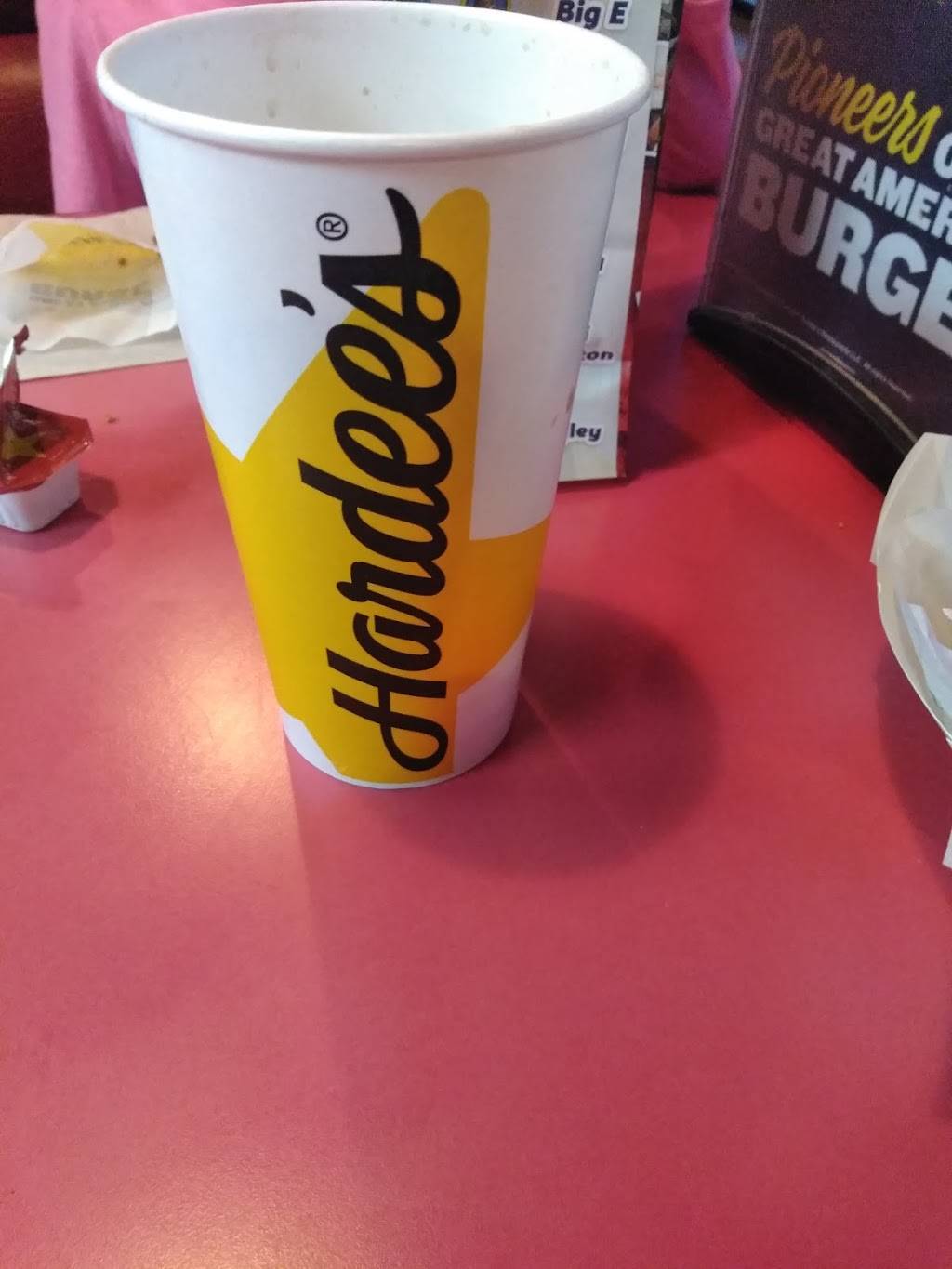 Hardees | restaurant | 698 N Dupont Blvd, Milford, DE 19963, USA | 3024226083 OR +1 302-422-6083