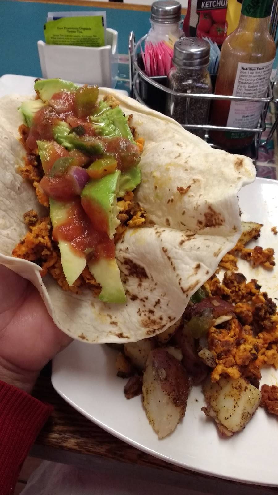 Foxys Landing & Restaurant | restaurant | 4725 William J Barnes Ave, Lancaster, CA 93536, USA | 6619492284 OR +1 661-949-2284