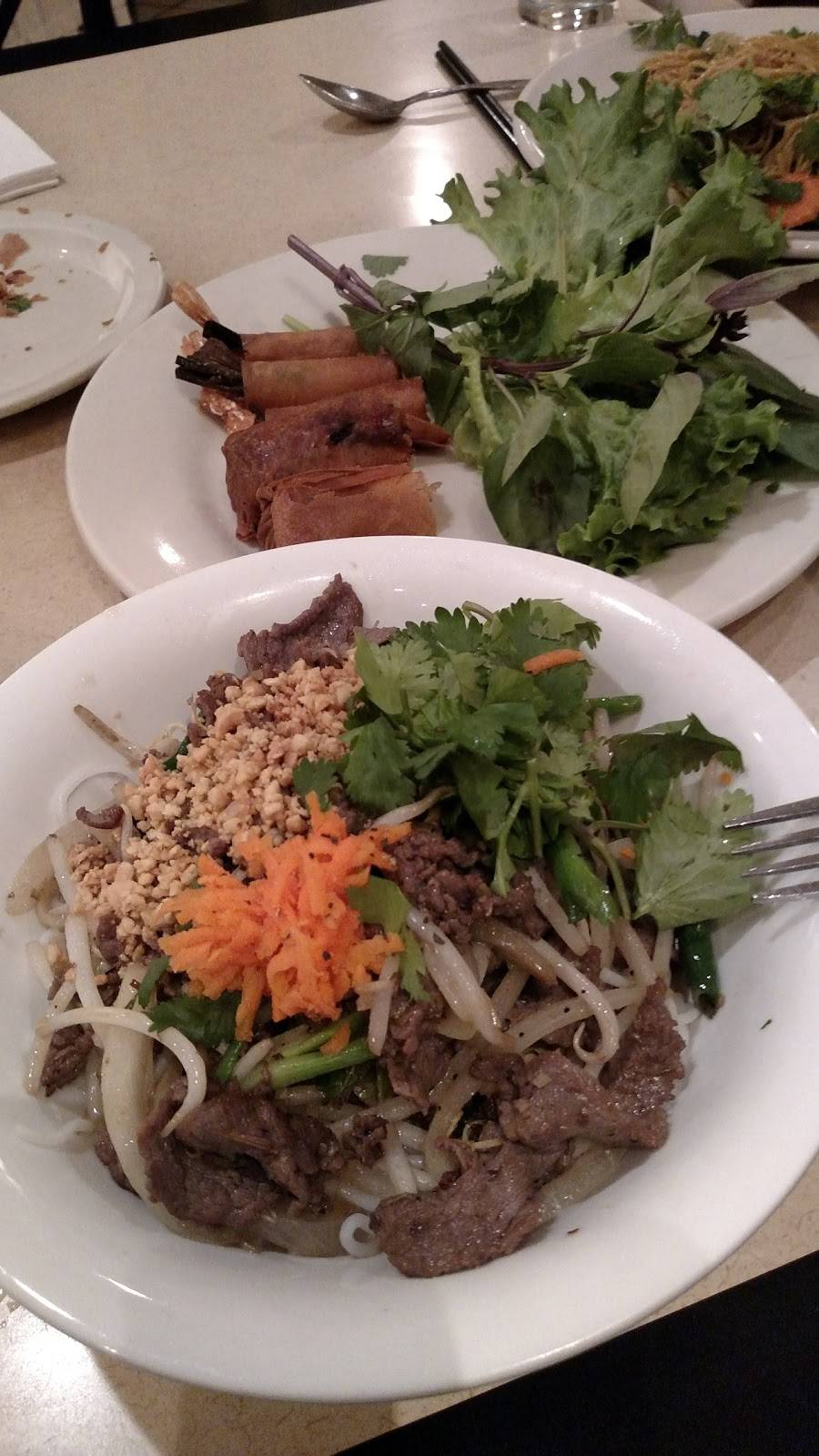 Pho Grand Restaurant | restaurant | 3195 S Grand Blvd, St. Louis, MO 63118, USA | 3146647435 OR +1 314-664-7435