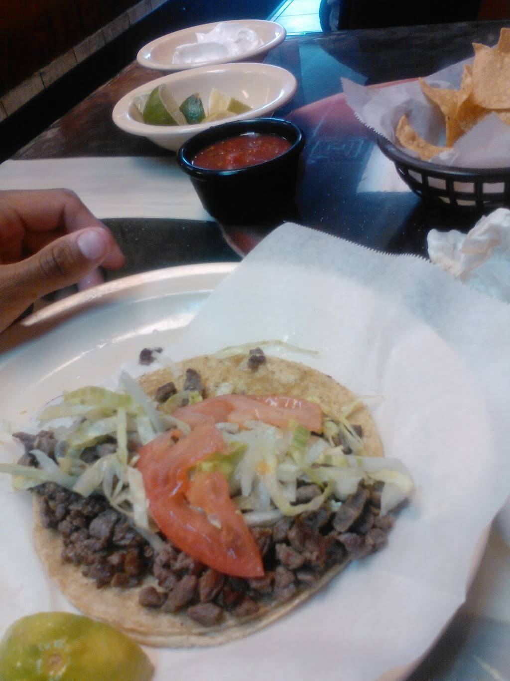 El Nuevo Jalisco | restaurant | 4007 W Armitage Ave, Chicago, IL 60639, USA | 7734860396 OR +1 773-486-0396