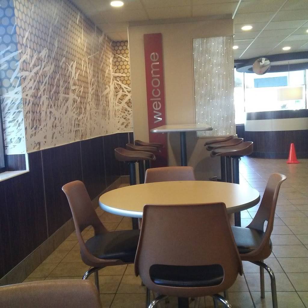 McDonalds | cafe | 17121 Livernois, Detroit, MI 48221, USA | 3138615200 OR +1 313-861-5200