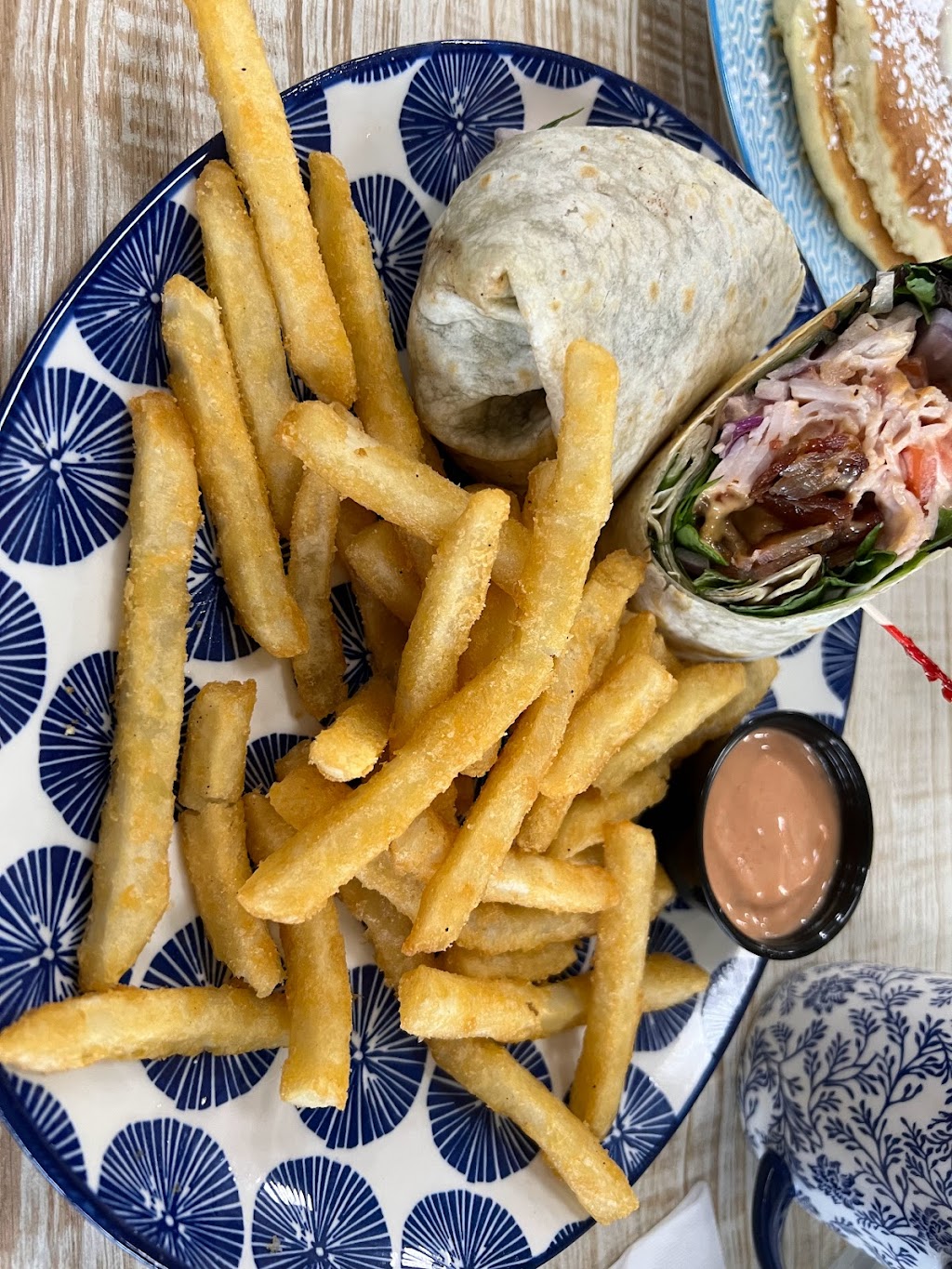 Honey Berry Pancakes and Cafe | restaurant | 451 N Commons Dr, Aurora, IL 60504, USA | 6308960333 OR +1 630-896-0333