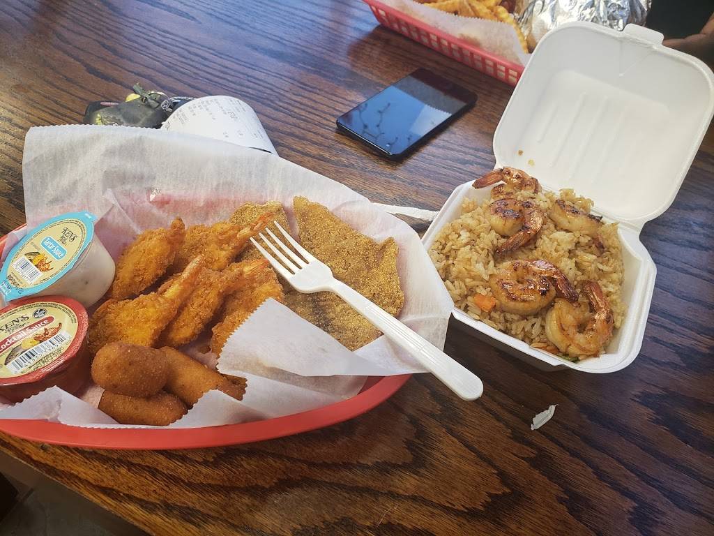 Deli & Wings | restaurant | 520 General Courtney Hodges Blvd, Perry, GA 31069, USA | 4782180400 OR +1 478-218-0400