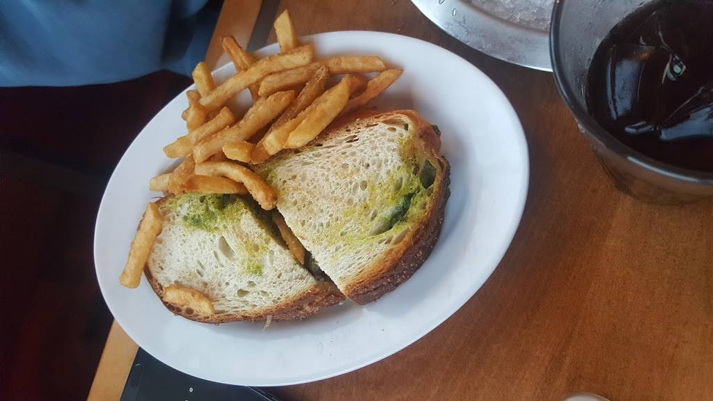 Capn Jacks Restaurant | restaurant | 706 Succotash Rd, Wakefield, RI 02879, USA | 4017894556 OR +1 401-789-4556