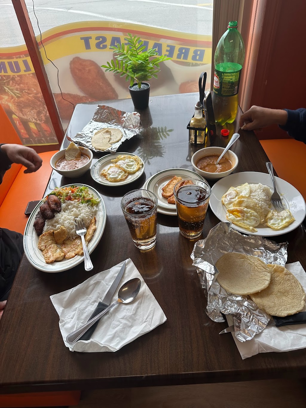 Delicias K&J restaurant | restaurant | 76 Walnut St, Peabody, MA 01960, USA | 9785872825 OR +1 978-587-2825