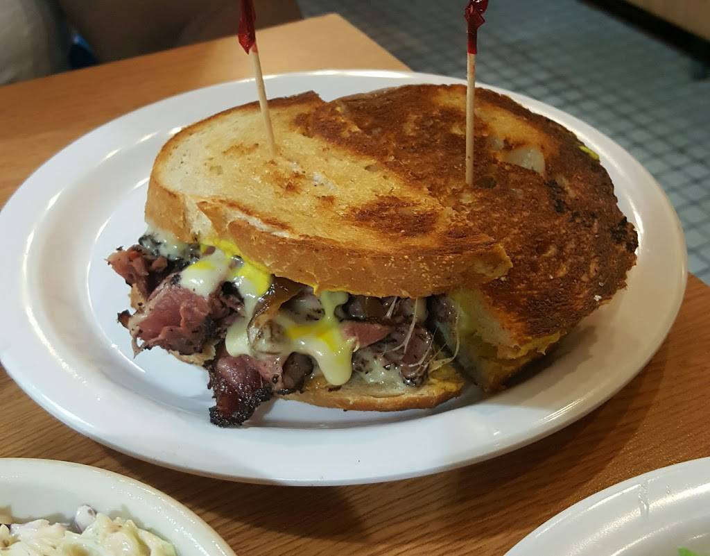 Russell Street Deli | restaurant | 2465 Russell St, Detroit, MI 48207, USA | 3135672900 OR +1 313-567-2900