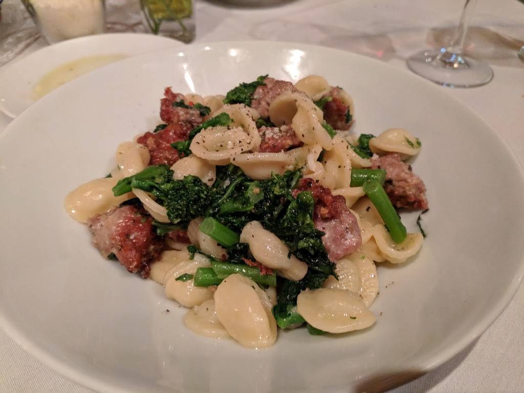 Avellinos Italian Restaurant | restaurant | 1813 Post Rd, Fairfield, CT 06824, USA | 2032541458 OR +1 203-254-1458