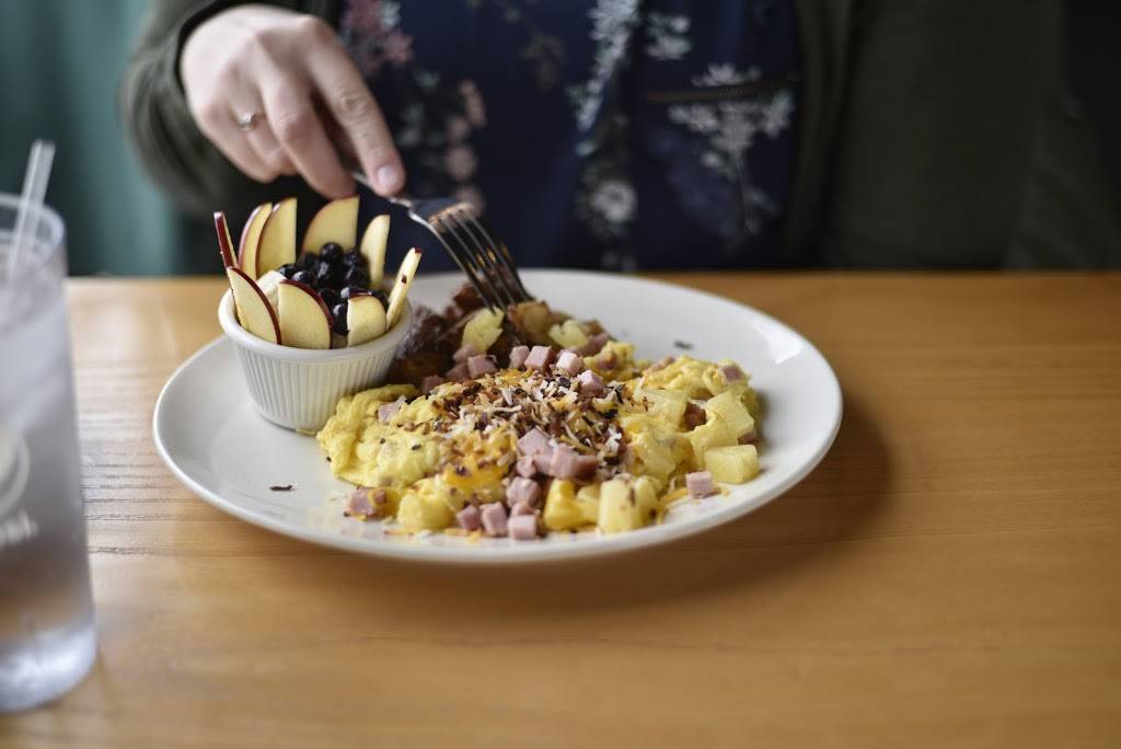 Ginger Sues | restaurant | 20 NE Sycamore St, Lees Summit, MO 64086, USA | 8162467707 OR +1 816-246-7707