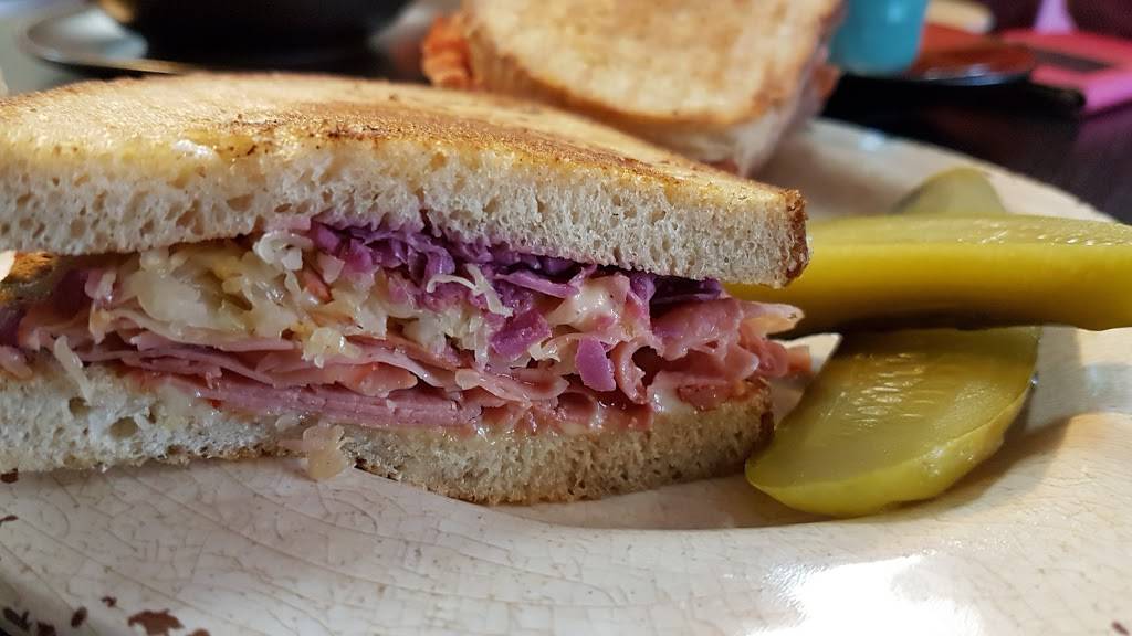 Mama Milas Cafe | restaurant | 9113 Derry Rd W, Milton, ON L9T 7Y9, Canada | 9052031060 OR +1 905-203-1060