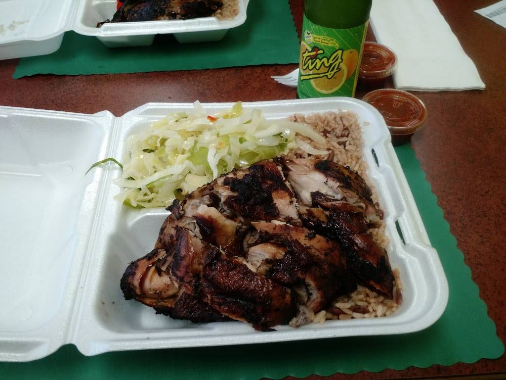 Uppa Yard | restaurant | 4925 W Fond Du Lac Ave, Milwaukee, WI 53216, USA | 4148717138 OR +1 414-871-7138