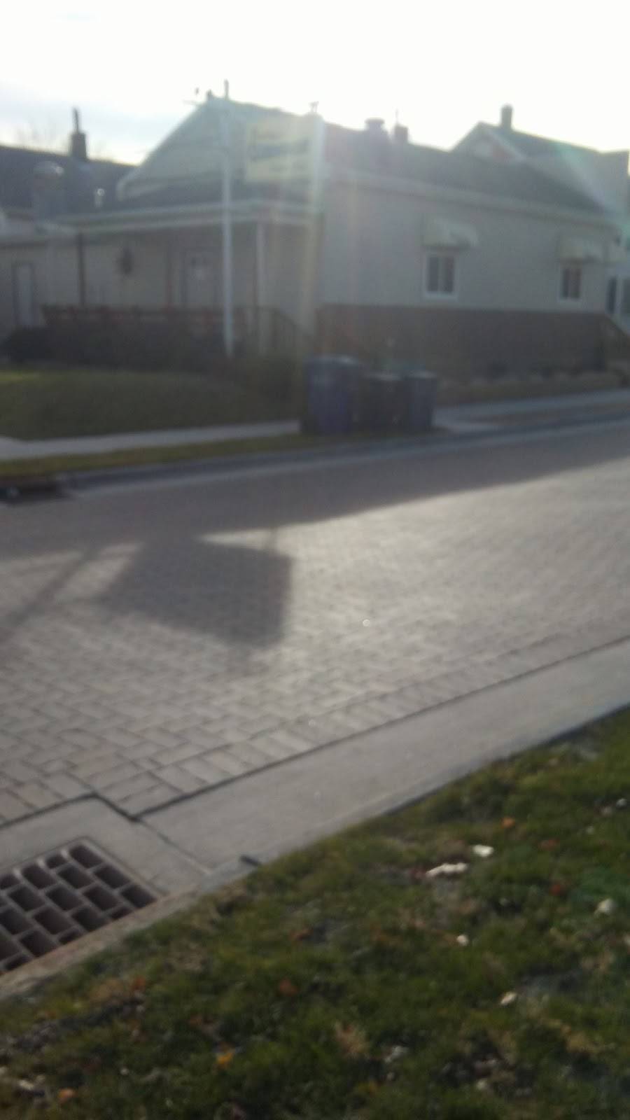 Buddys Clubhouse | restaurant | 2364 Washington St, Dubuque, IA 52001, USA | 5635889932 OR +1 563-588-9932