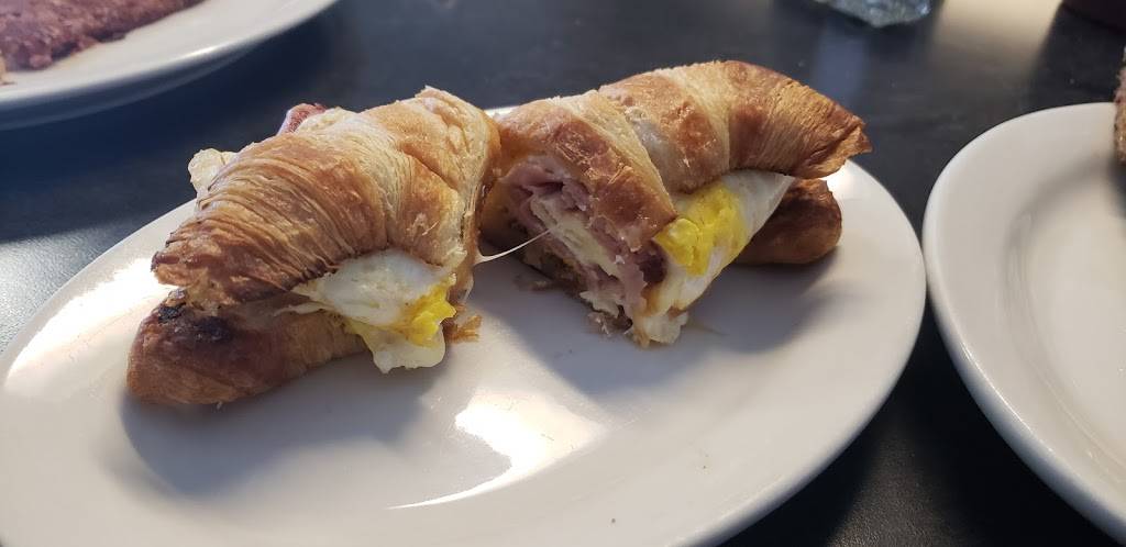 Trolios | restaurant | 439 Main St, Indian Orchard, MA 01151, USA | 4135432363 OR +1 413-543-2363