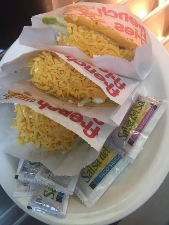 Family Treats | restaurant | 2010 Springwells St, Detroit, MI 48209, USA | 3138413522 OR +1 313-841-3522