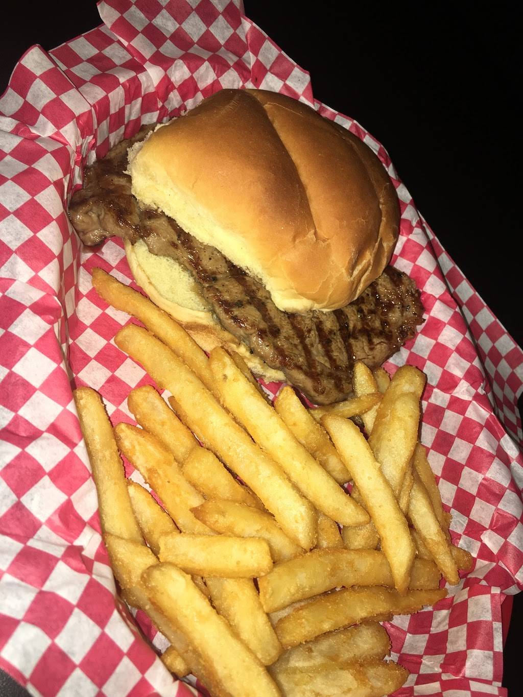 East Side Eddies Neighborhood Bar & Grill | restaurant | 3517 E 26th St, Des Moines, IA 50317, USA | 5157773401 OR +1 515-777-3401