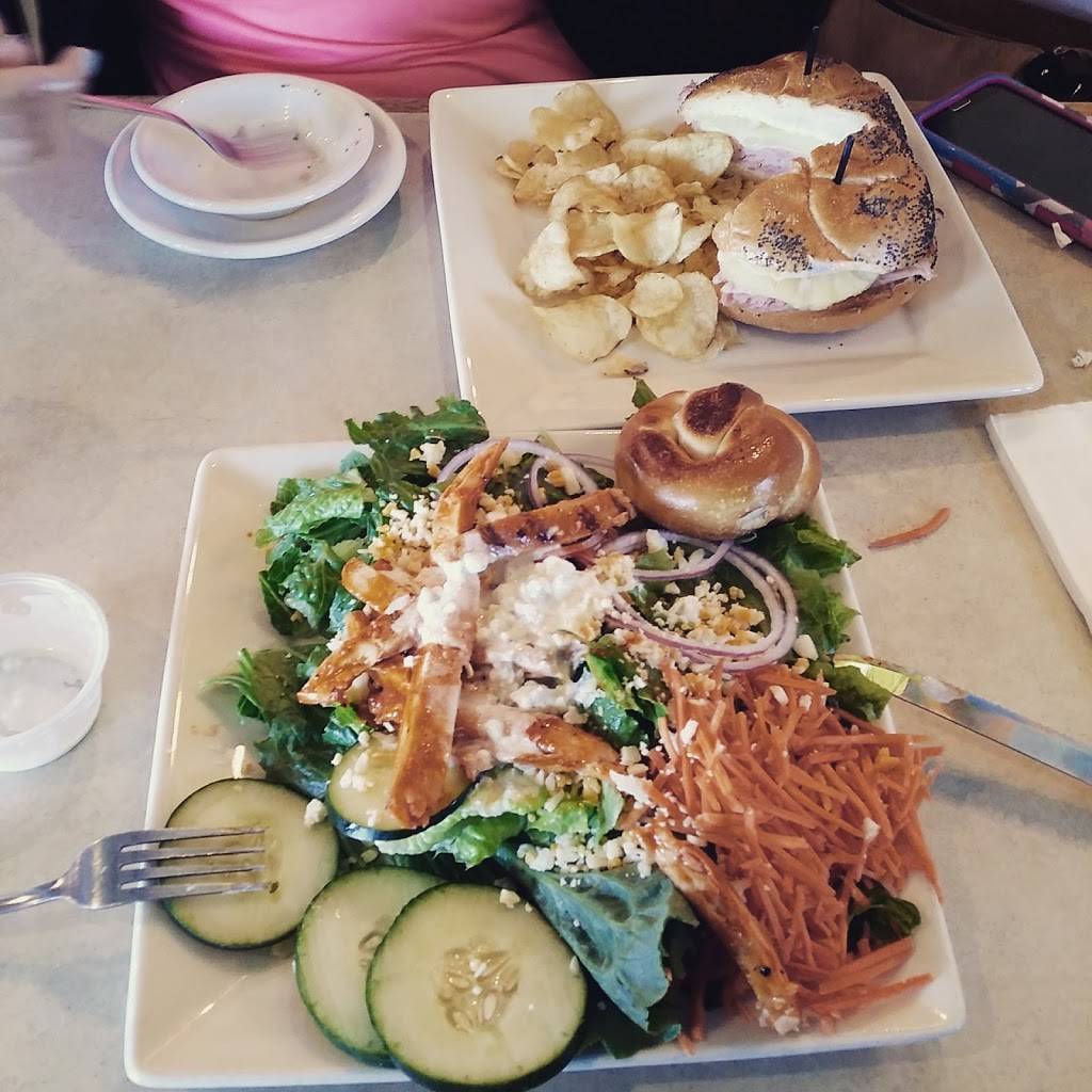 Isaacs Restaurant - West York | restaurant | 2159 White St, York, PA 17404, USA | 7178542292 OR +1 717-854-2292