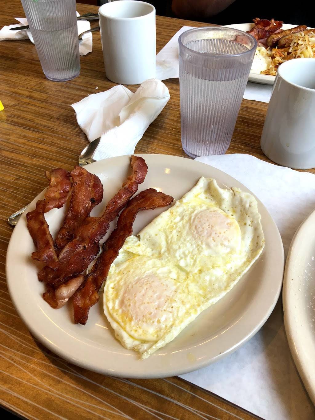 Steak N Egger | restaurant | 1535 Holton Rd, Muskegon, MI 49445, USA | 2317198939 OR +1 231-719-8939