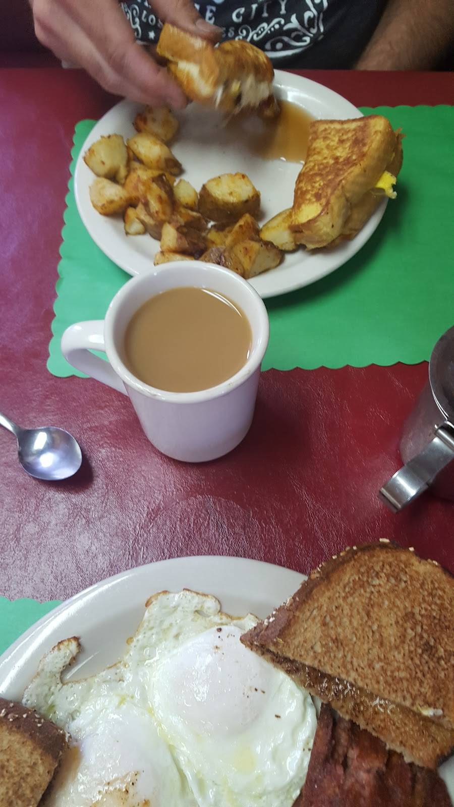 Donnas Cafe | restaurant | 5942 Rome-Taberg Rd, Rome, NY 13440, USA | 3153365682 OR +1 315-336-5682