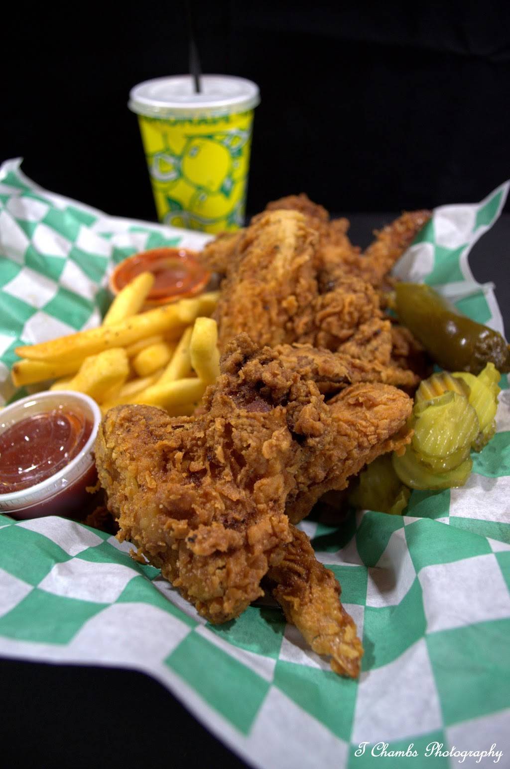 Bulleez fish and wing supreme | restaurant | 901 N Polk St STE 330, DeSoto, TX 75115, USA | 9728072223 OR +1 972-807-2223