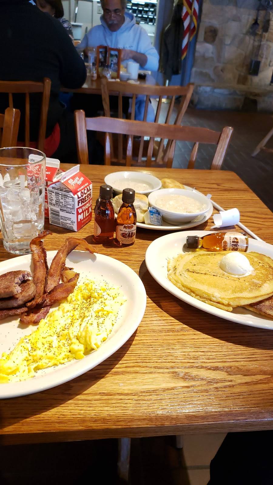 Cracker Barrel Old Country Store | restaurant | 30750 Little Mack Ave, Roseville, MI 48066, USA | 5862935066 OR +1 586-293-5066