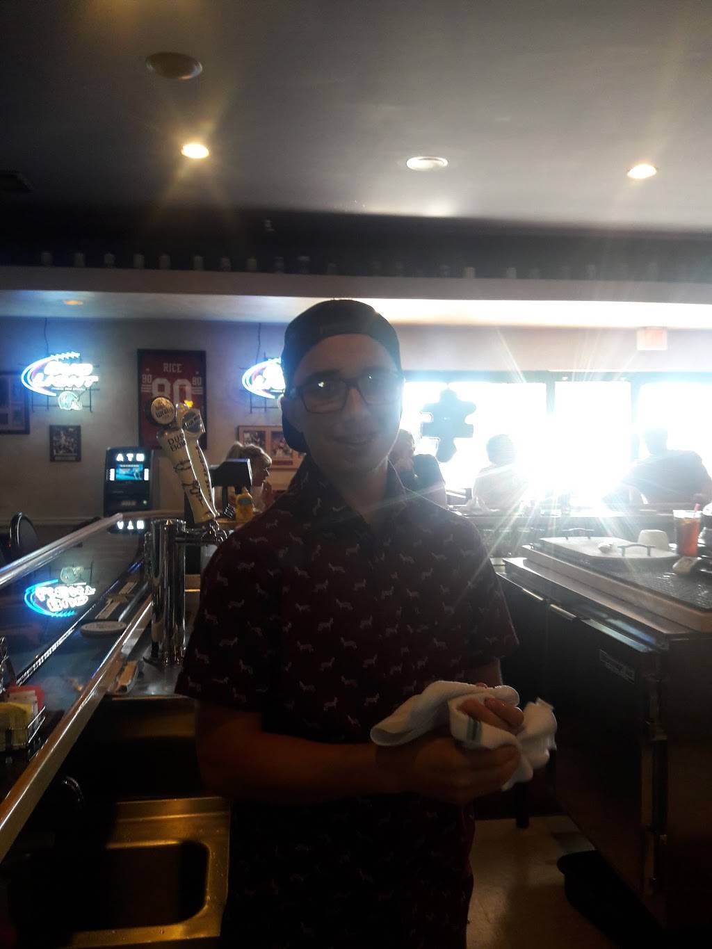 Capri Bar and Grill | restaurant | 18690 CA-88, Lockeford, CA 95237, USA | 2097275533 OR +1 209-727-5533