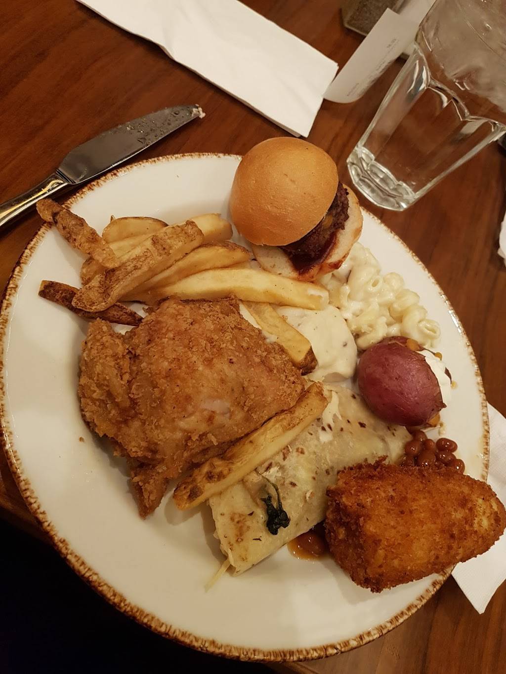 Feast Buffet | restaurant | 4111 Boulder Hwy, Las Vegas, NV 89121, USA | 7024327593 OR +1 702-432-7593