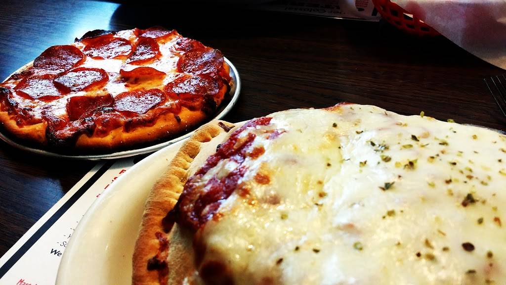 Martys Pizza Pasta & Subs | restaurant | 16680 W Bluemound Rd, Brookfield, WI 53005, USA | 2627825830 OR +1 262-782-5830