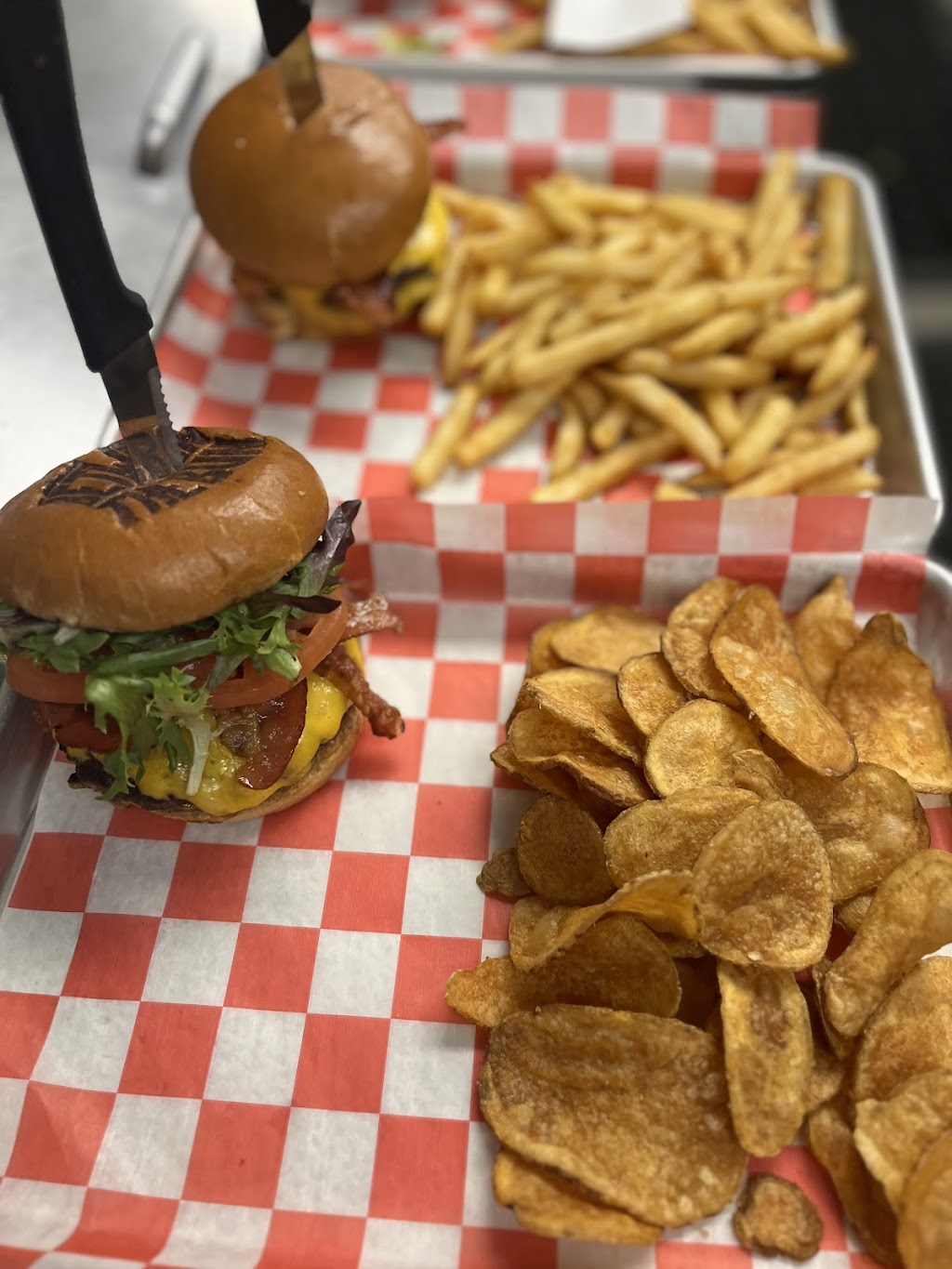 Between The Bun Burgers Milk Shakes and Cocktails | restaurant | 34445 Center Ridge Rd, North Ridgeville, OH 44039, USA | 4402818885 OR +1 440-281-8885