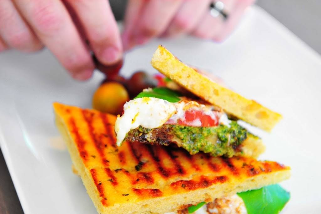 Dash and a Handful Catering | restaurant | 2100 N Palm Canyon Dr #104, Palm Springs, CA 92262, USA | 7608835333 OR +1 760-883-5333