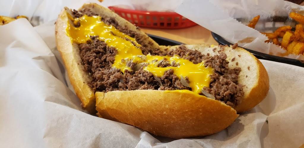 Delcos Original Steaks & Hoagies | restaurant | 152 Painters Crossing, Chadds Ford, PA 19317, USA | 6105588289 OR +1 610-558-8289