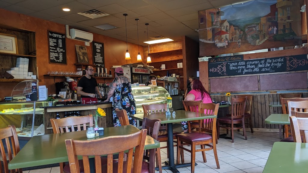 Laurettas Italian Bake Shop & Cafe | bakery | 33157 US-45, Grayslake, IL 60030, USA | 8475660883 OR +1 847-566-0883