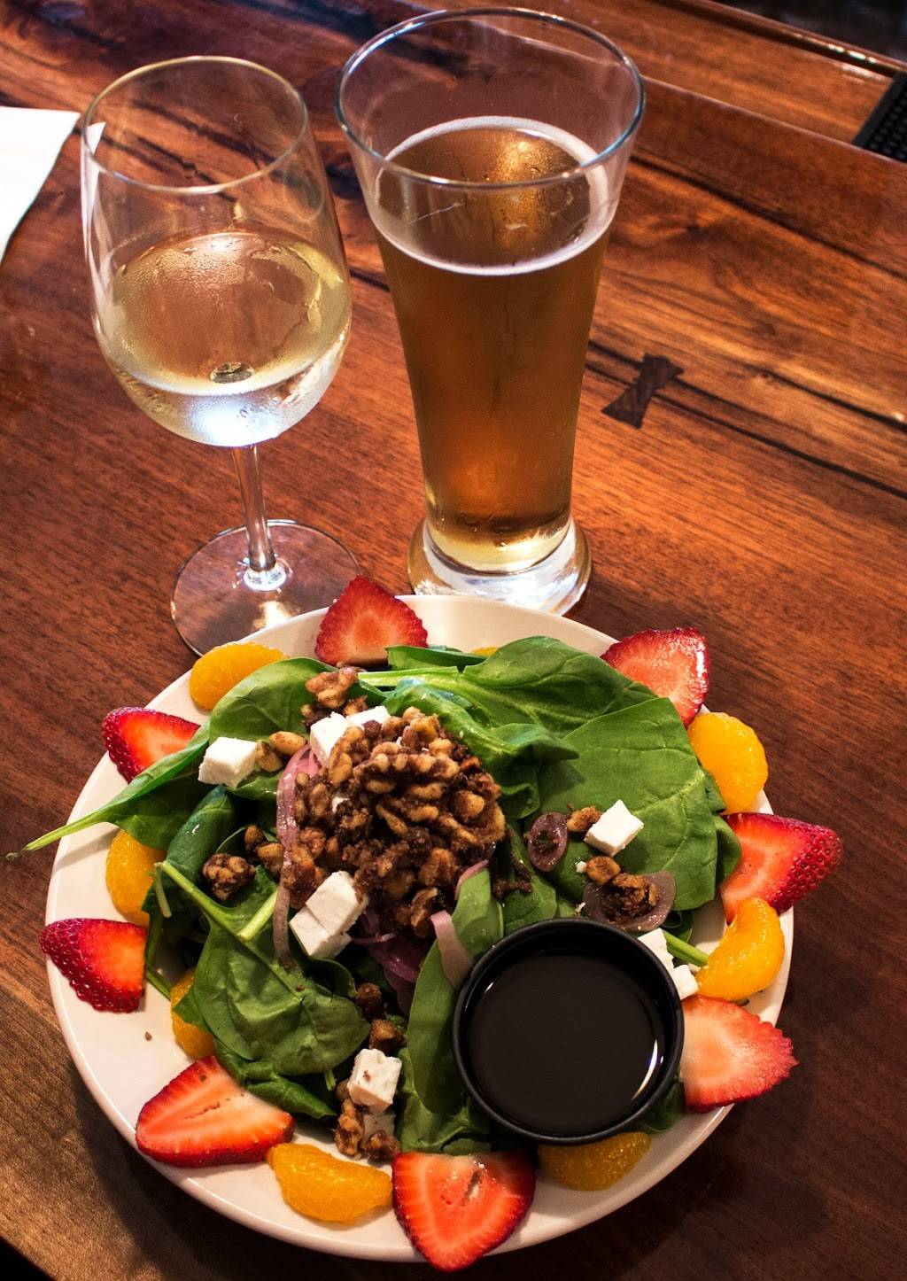 Finger Lakes On Tap | restaurant | 35 Fennell St, Skaneateles, NY 13152, USA | 3156859600 OR +1 315-685-9600