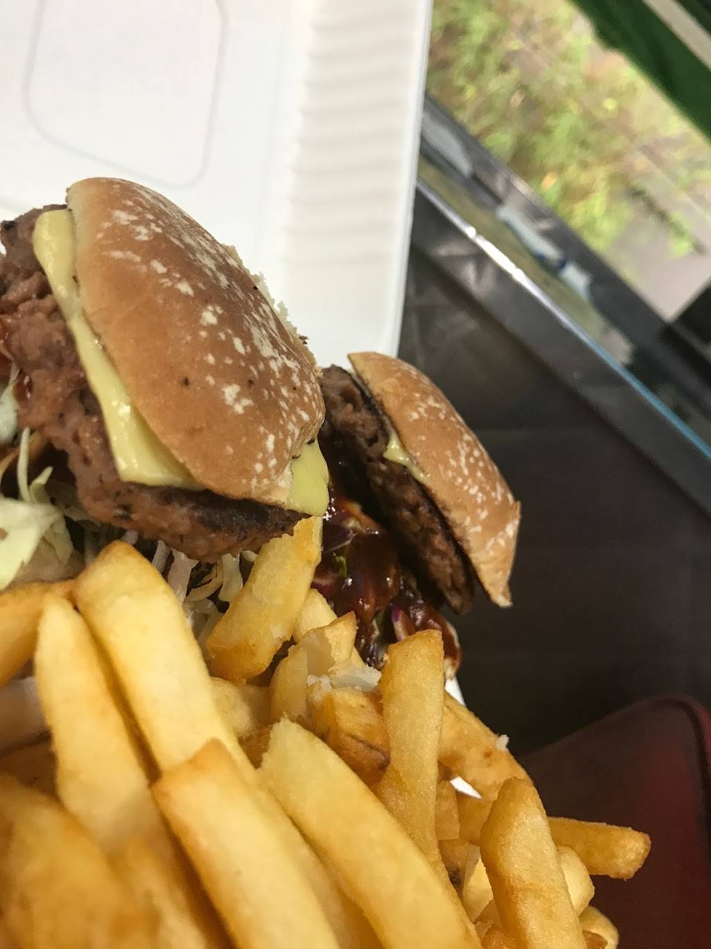 Helping Food Truck | restaurant | 706 63rd St, Oakland, CA 94609, USA | 2095878834 OR +1 209-587-8834