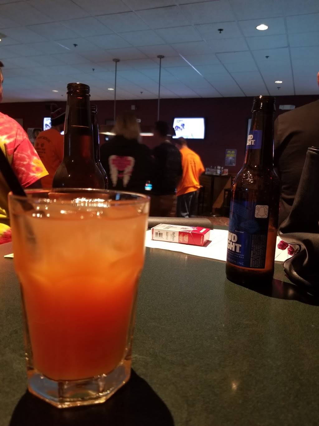 Longshots | restaurant | 1609 W Jefferson St, Joliet, IL 60435, USA | 8152805569 OR +1 815-280-5569