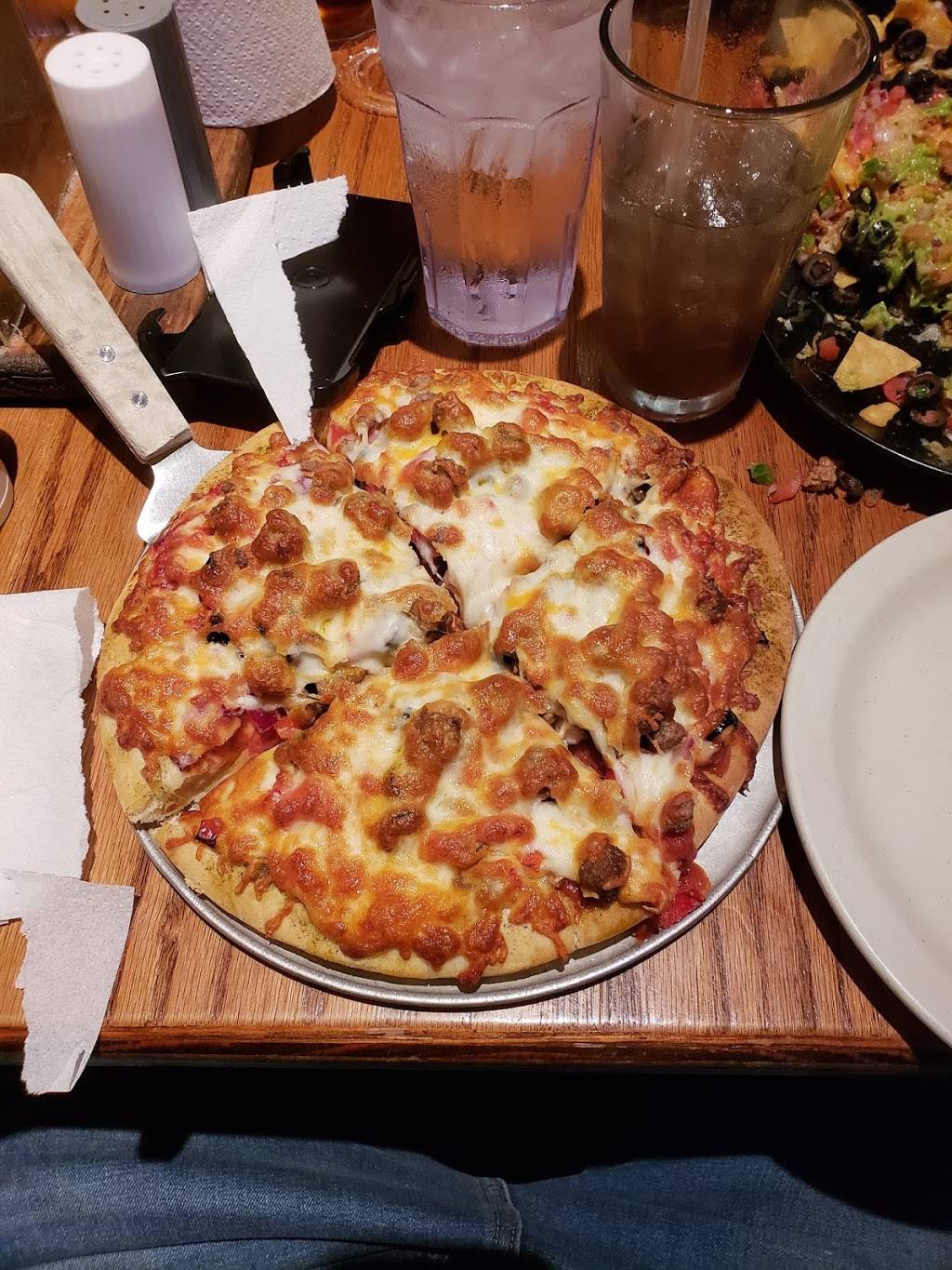 Chicken Coop Inc | restaurant | 120 E 3rd St, Grand Island, NE 68801, USA | 3083982500 OR +1 308-398-2500