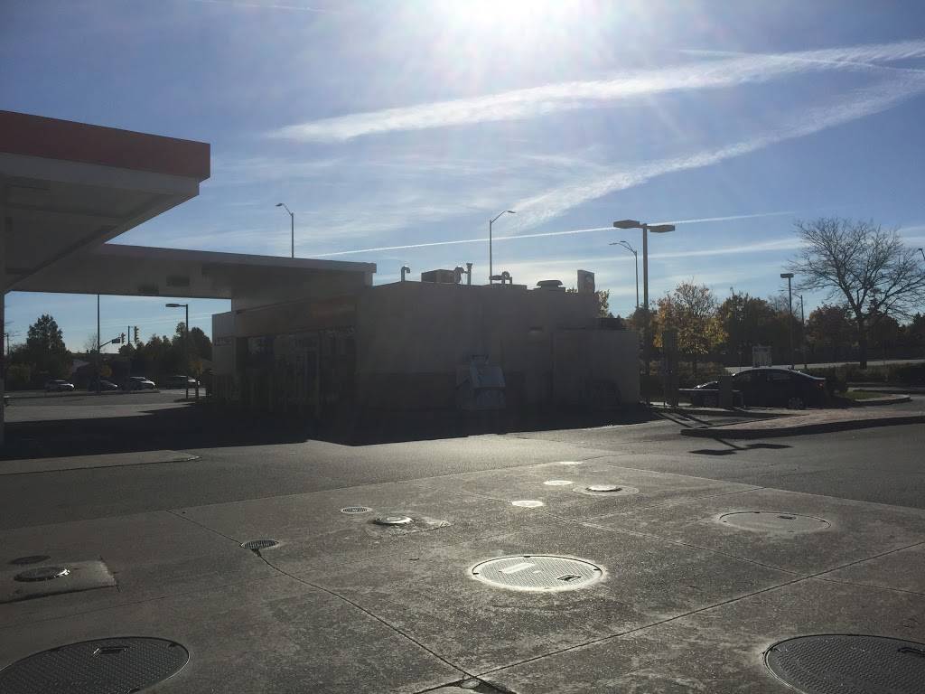 Esso | restaurant | 7025 Millcreek Dr, Mississauga, ON L5N 3R3, Canada | 9058144871 OR +1 905-814-4871