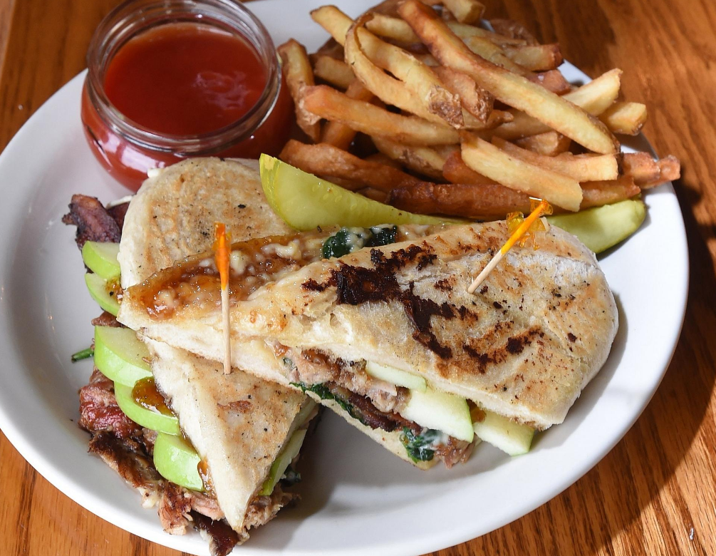 Madelines Dining & Events | restaurant | 8844 PA-18, Cranesville, PA 16410, USA | 8144021075 OR +1 814-402-1075