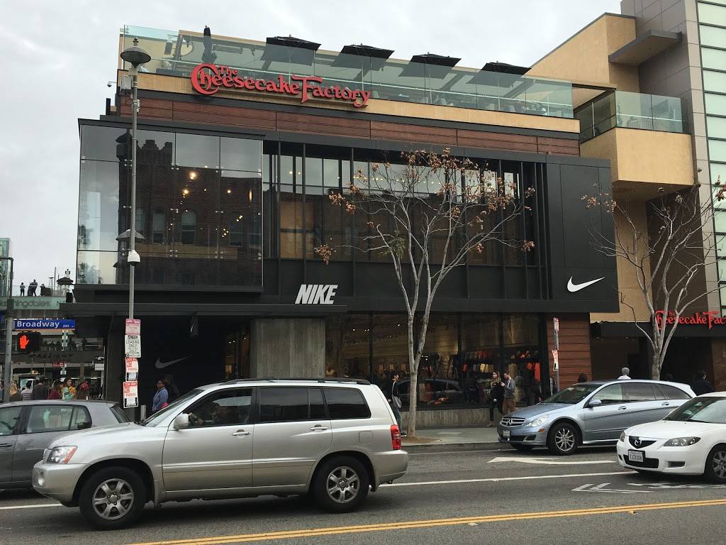 The Cheesecake Factory | restaurant | 395 Santa Monica Pl, Santa Monica, CA 90401, USA | 3102601296 OR +1 310-260-1296